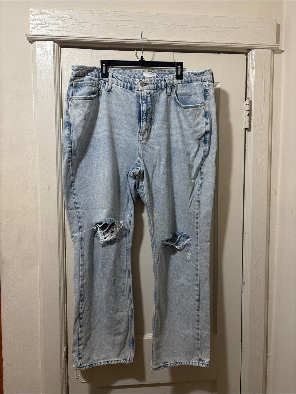 Good American Light Wash Boyfriend Jeans with Knee Distress